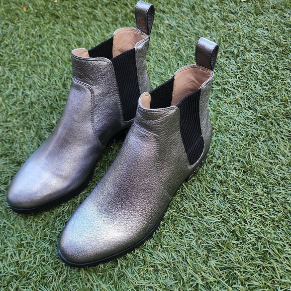 Boots - Picture 3 of 4